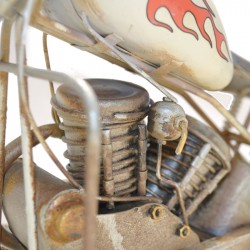 Μοτοσυκλέτα τύπου Harley Davidson άσπρη